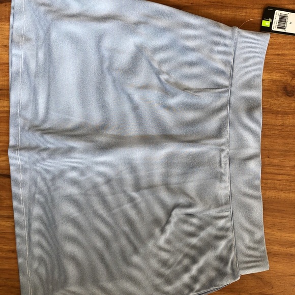 Izod Golf Skort - Picture 5 of 6